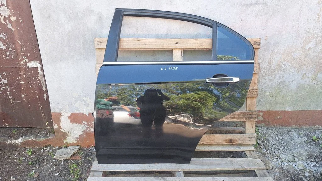 Rear door – rear left