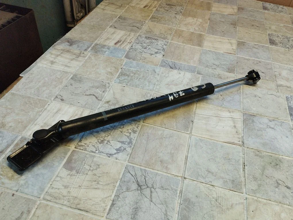 Tagaukse avamispiiraja – BMW 7-seeria F01 F02 F03 F04 (2008-2016)