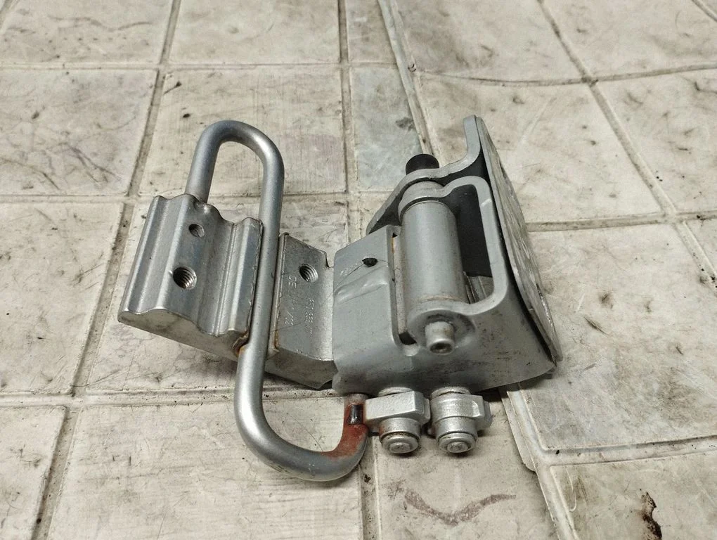 Rear door lower hinge – Audi A4 S4 B7 8E 8H (2005-2008)