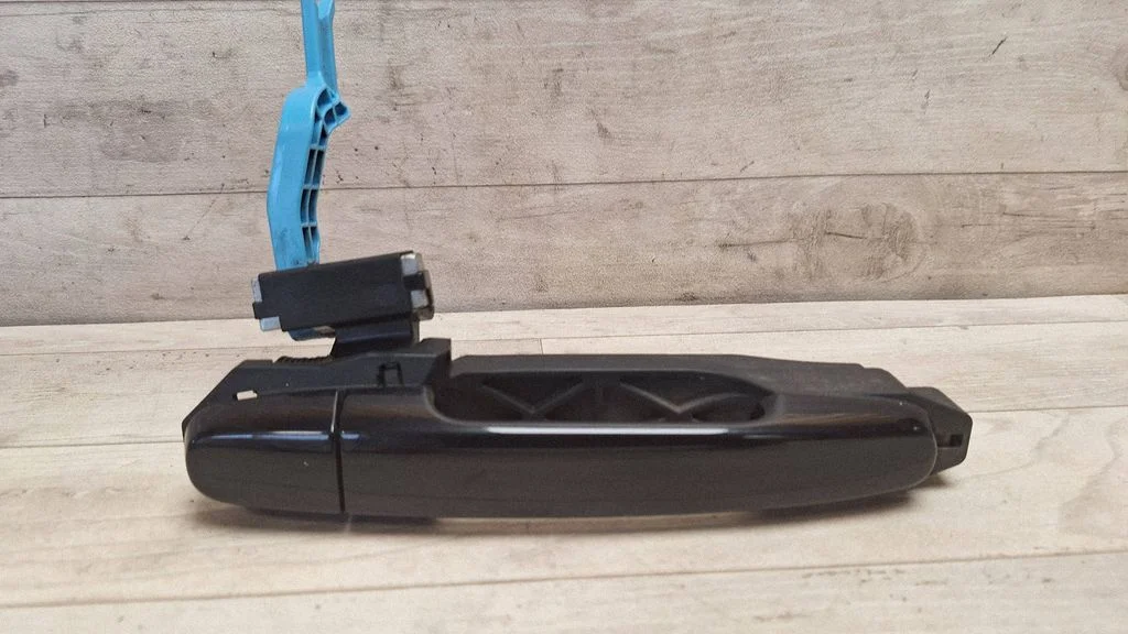 Rear door exterior handle – rear right
