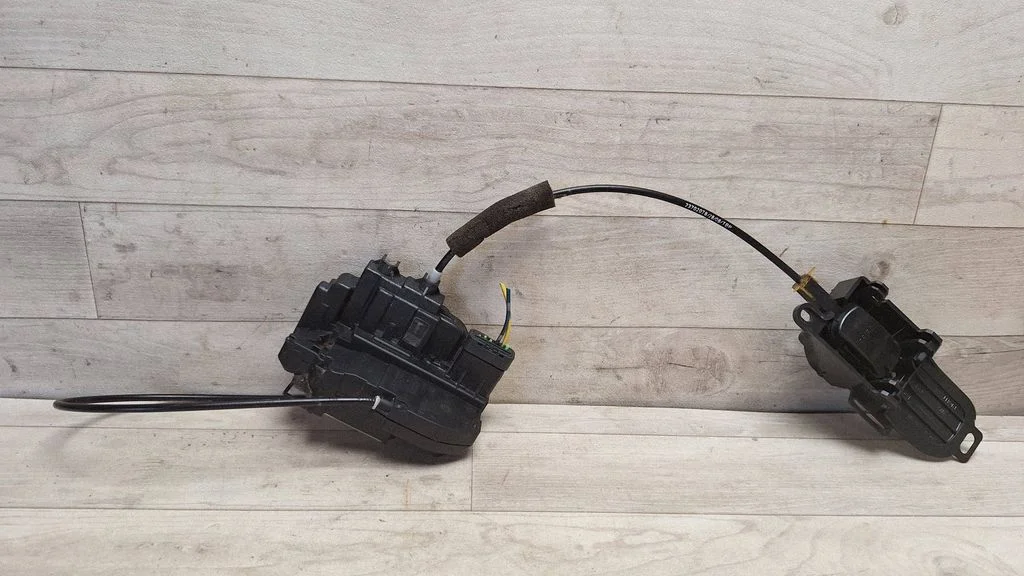 Rear door lock – rear right