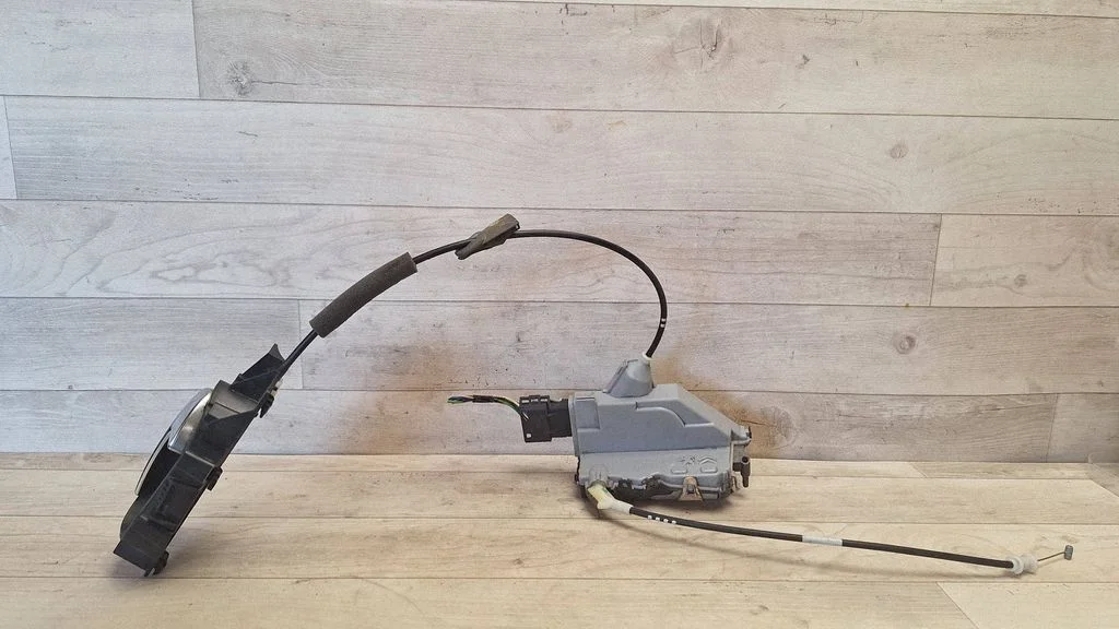 Rear door lock A048069