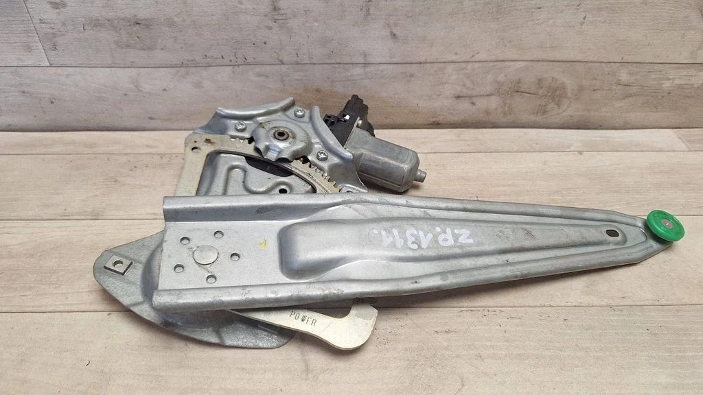 Rear door window regulator with motor 857200D120