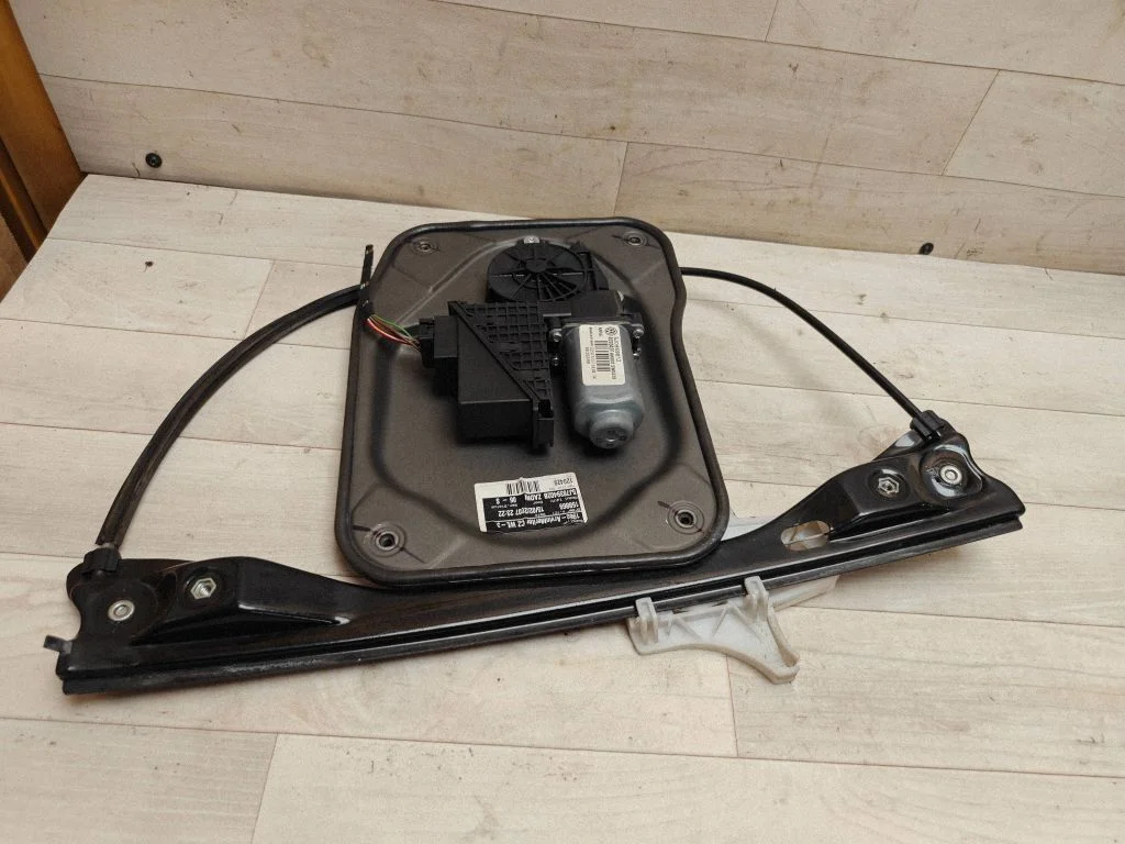 Rear door window regulator with motor 5J7839402B