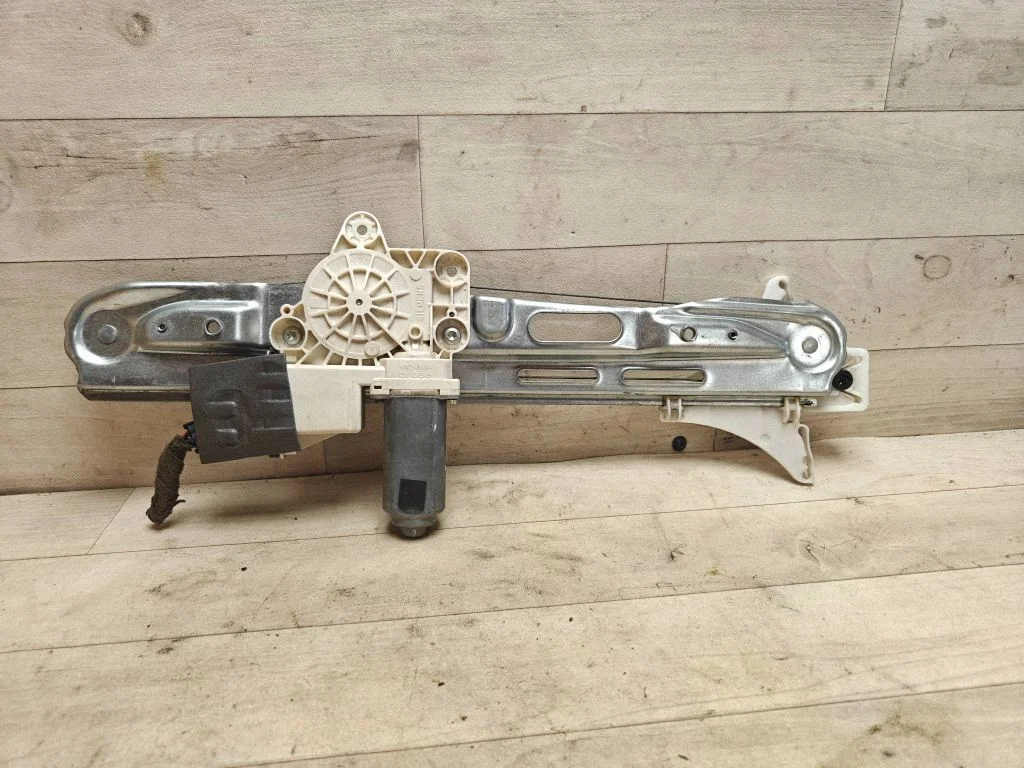 Rear door window regulator with motor 24414777