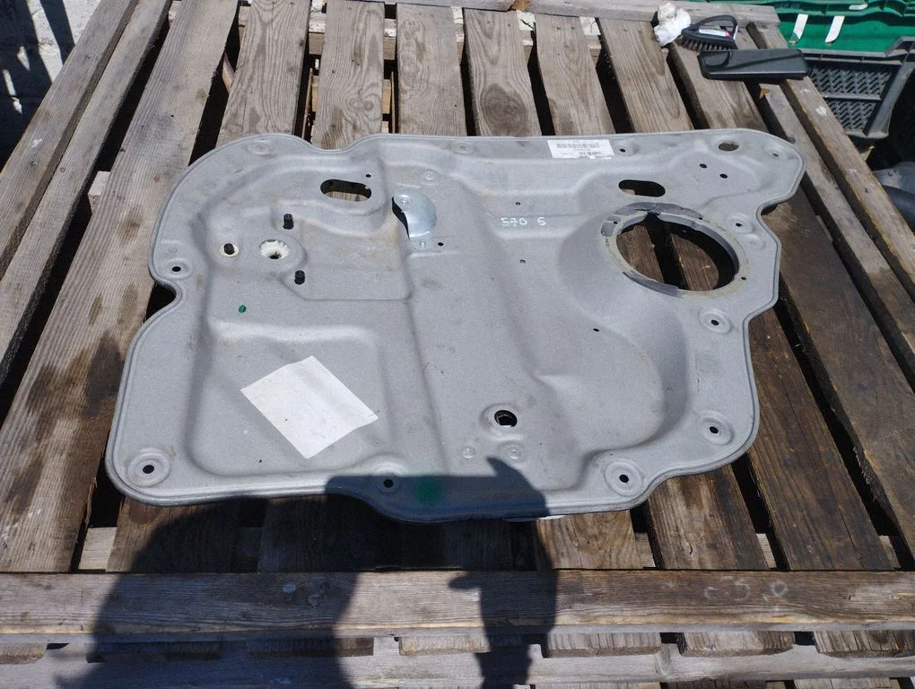 Rear window lifting mechanism without motor – Volkswagen Touran I (2003-2010)