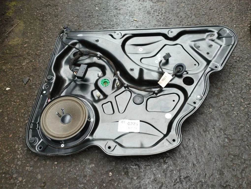 Rear window lifting mechanism without motor 3C4839756H