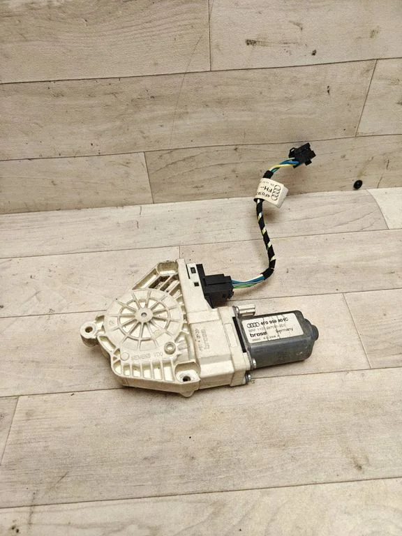 Rear door window regulator motor 4F0959801C