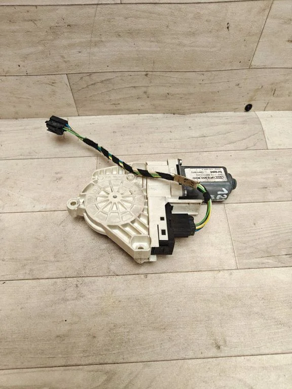 Rear door window regulator motor 4F0959802D