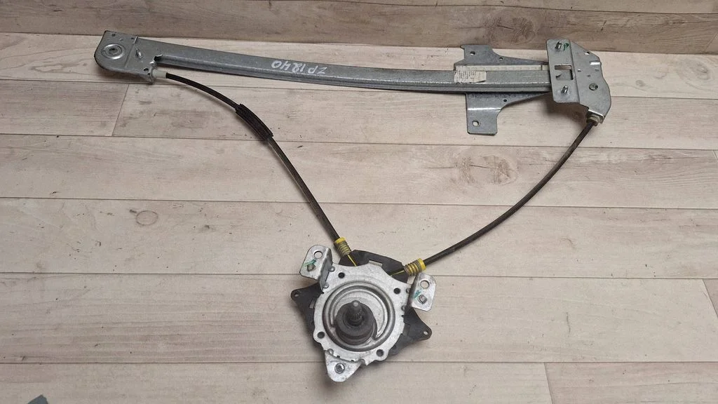 Rear door manual window regulator 1494842080