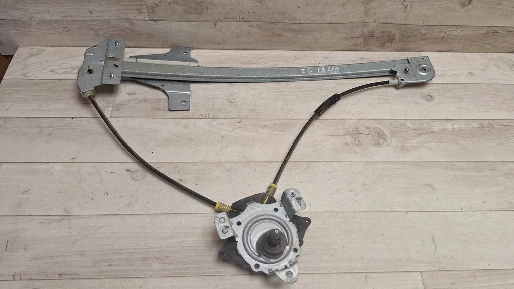 Rear door manual window regulator – rear left