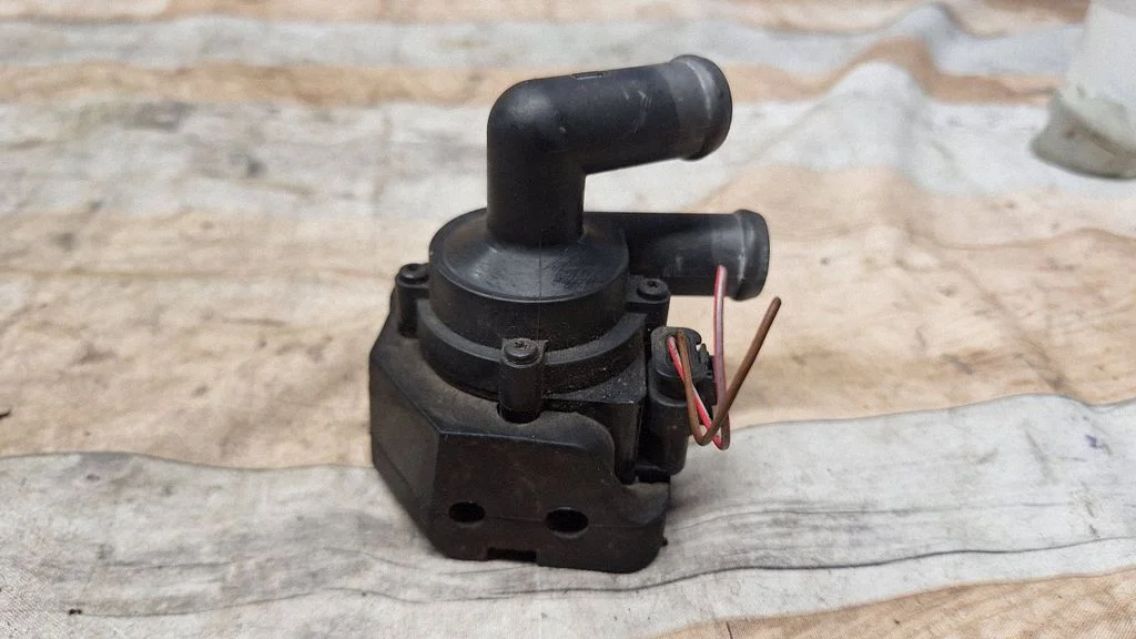 Oil filter mounting bracket 326336010