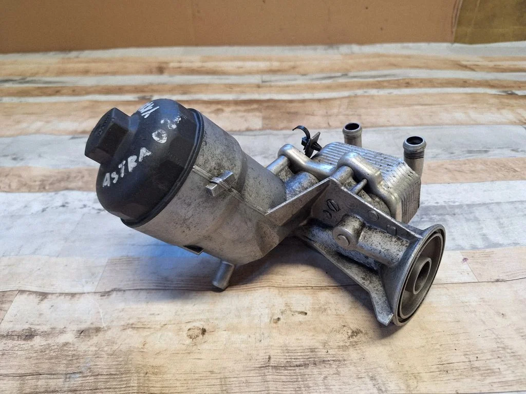 Oil filter mounting bracket – Opel Astra G (1998-2009)