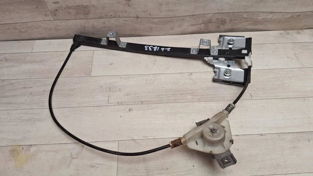 Rear door manual window regulator – rear left