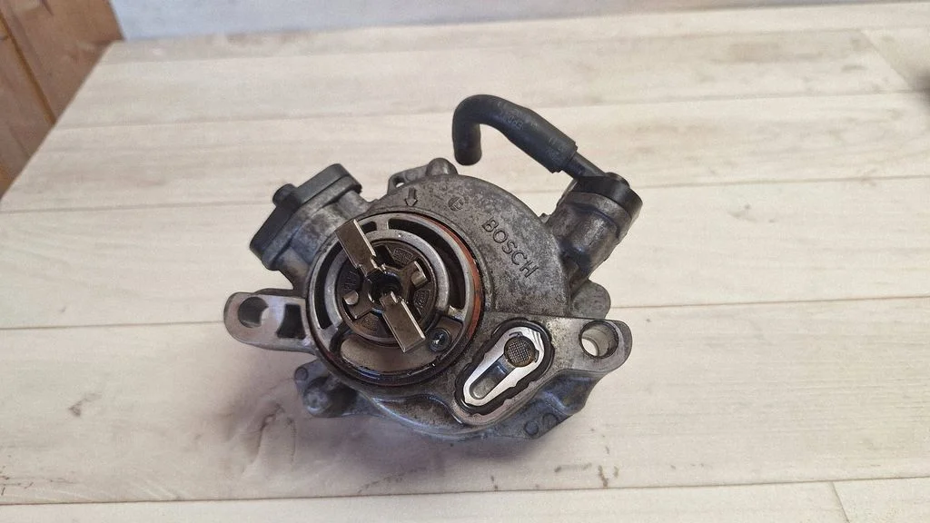 Vacuum pump 9684786780