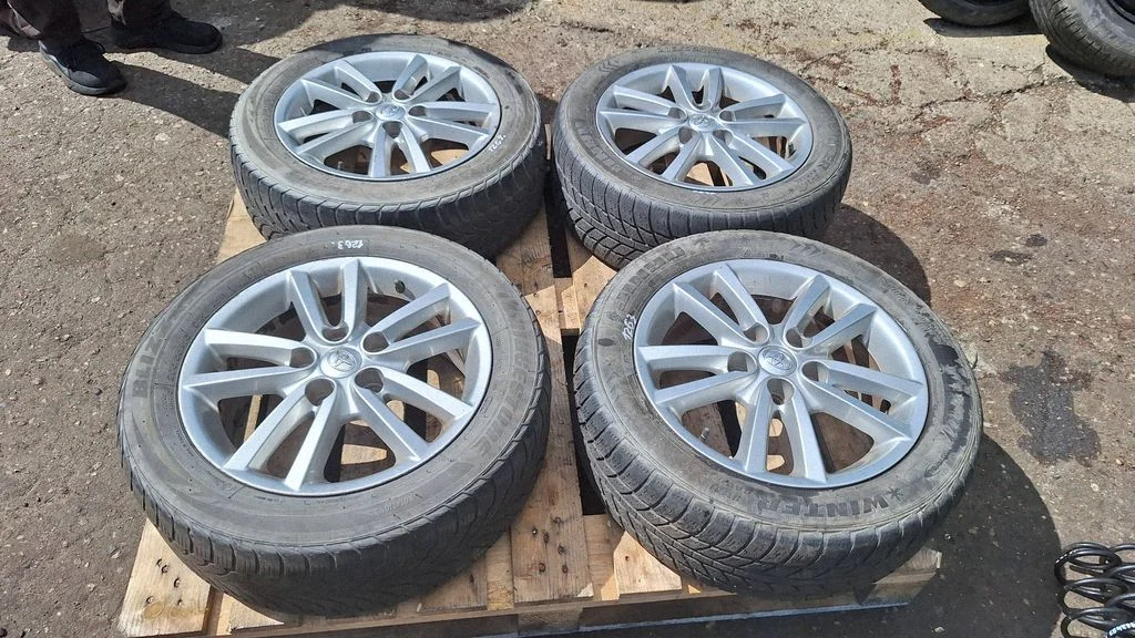 R16 alloy rim – Toyota Auris 150 (2006-2012)