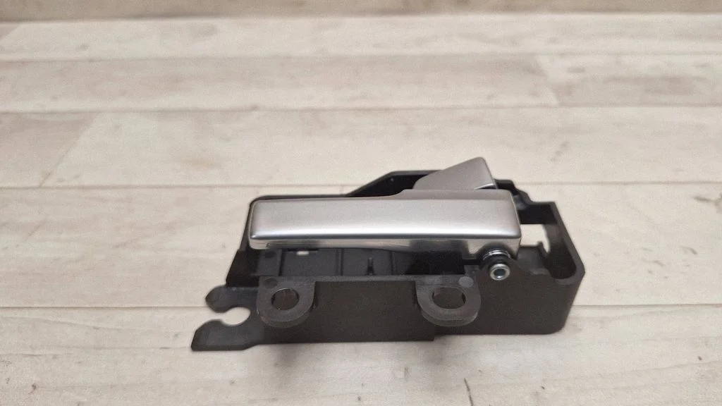 Esiukse sisemine käepide – Ford Focus C-MAX (2003-2010)