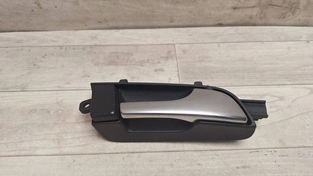 Esiukse sisemine käepide – Audi A3 S3 8P (2003-2012)