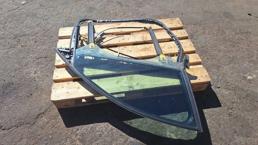 Front door window regulator with motor 4F0959802B