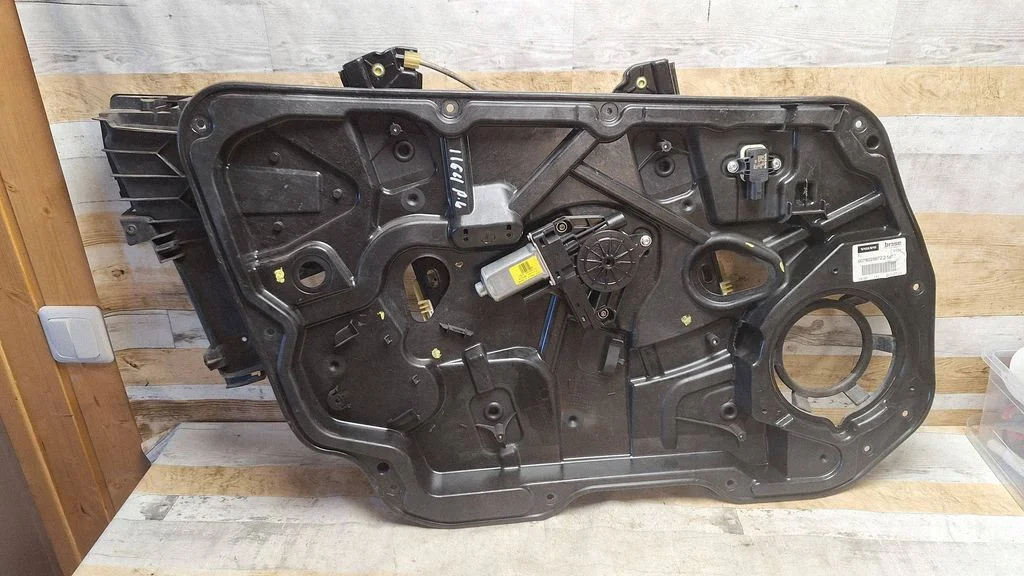 Front door window regulator with motor 30784510