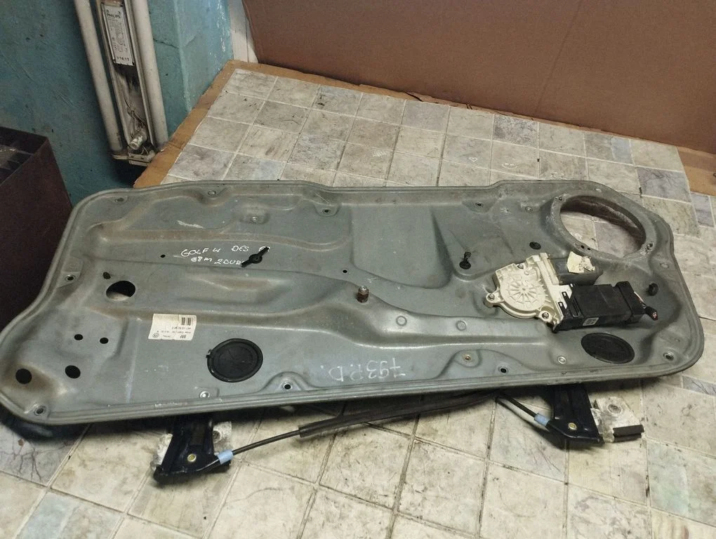 Front door window regulator with motor 1J3837462D