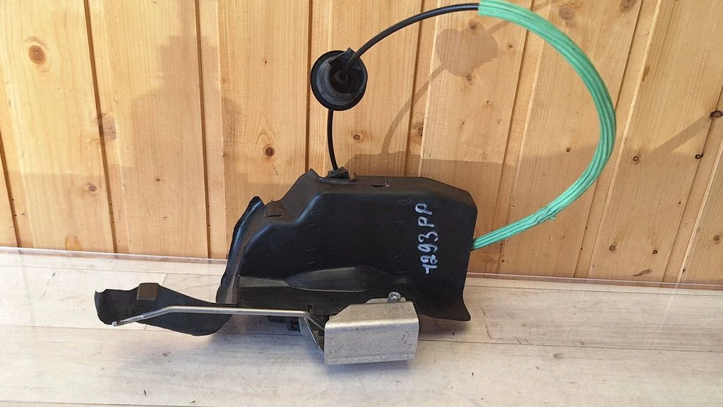 Front door lock – Audi A4 S4 B6 8E 8H (2001-2005)
