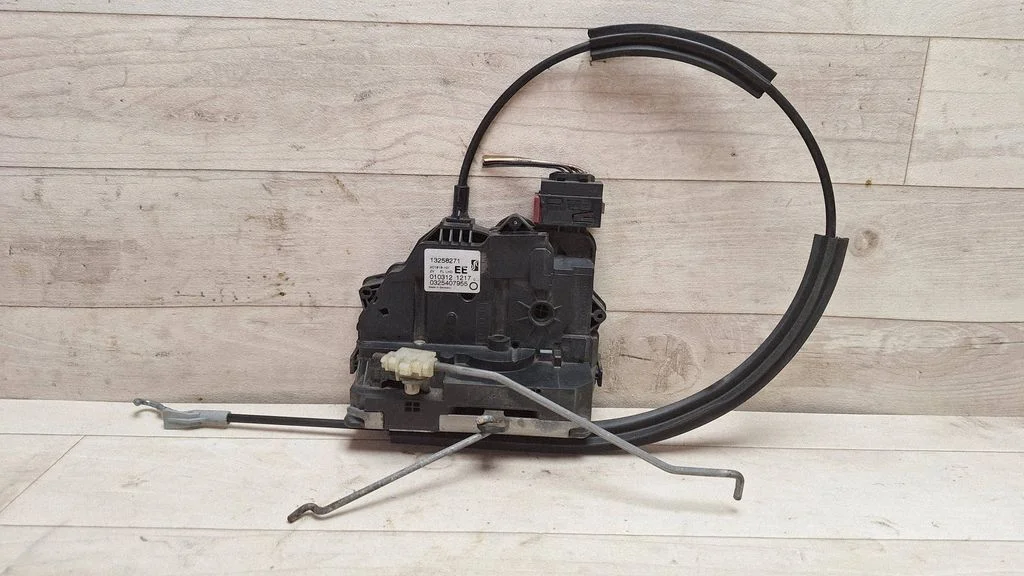 Front door lock – Opel Corsa D (2006-2014)