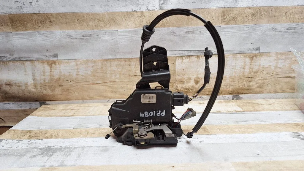 Front door lock – Volkswagen New Beetle (1998-2010)