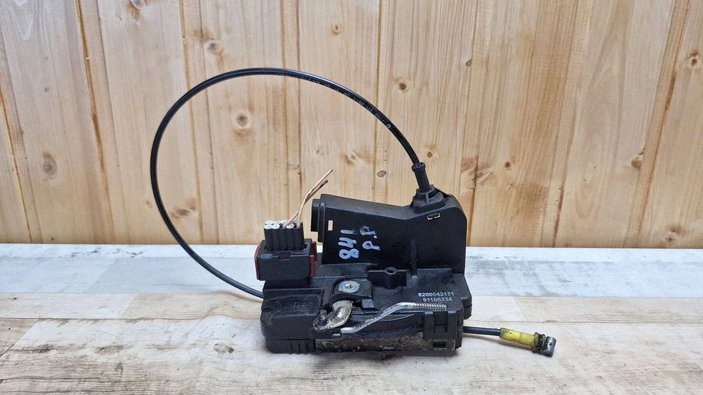 Front door lock – Opel Vivaro (2001-2014)