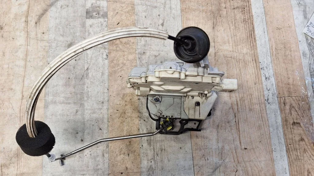 Front door lock – Audi A6 Allroad C6 (2006-2011)