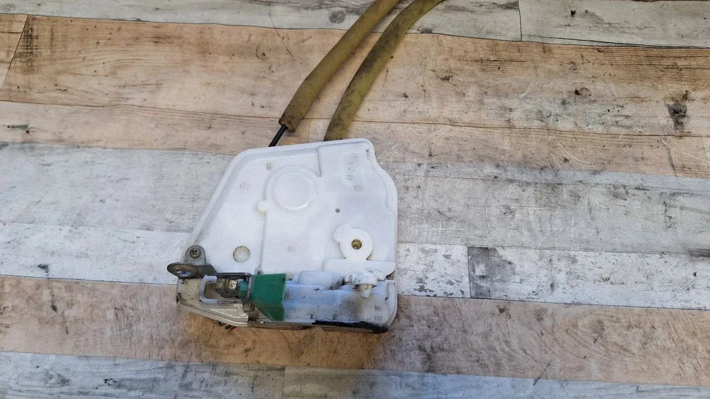Front door lock – Mazda 2 (2007-2014)
