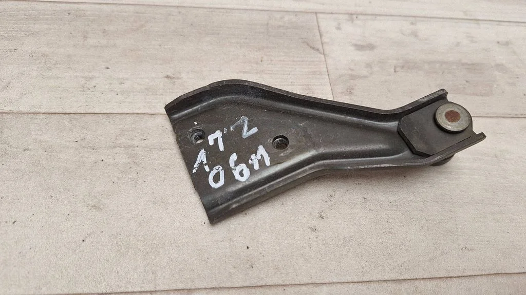 Sliding door upper roller guide/hinge – Mazda 5 (2005-2010)