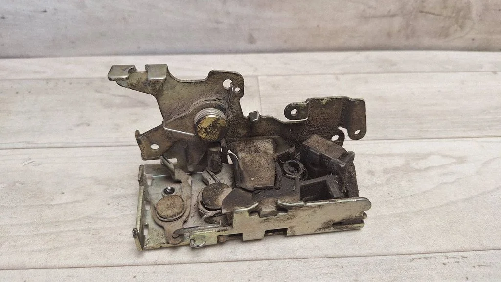 Sliding door lock – Mercedes-Benz Vito Viano W638 (1996-2003)