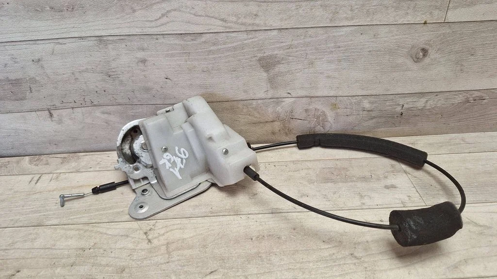 Sliding door lock – Mazda 5 (2005-2010)