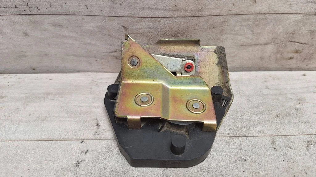 Sliding door lock