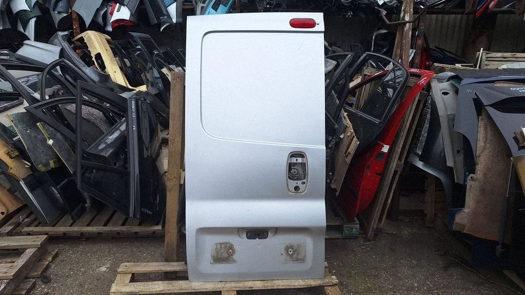 Back/rear loading door – rear left