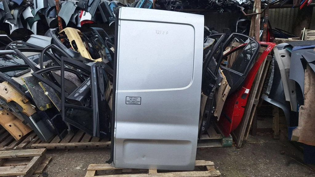 Back/rear loading door – rear right