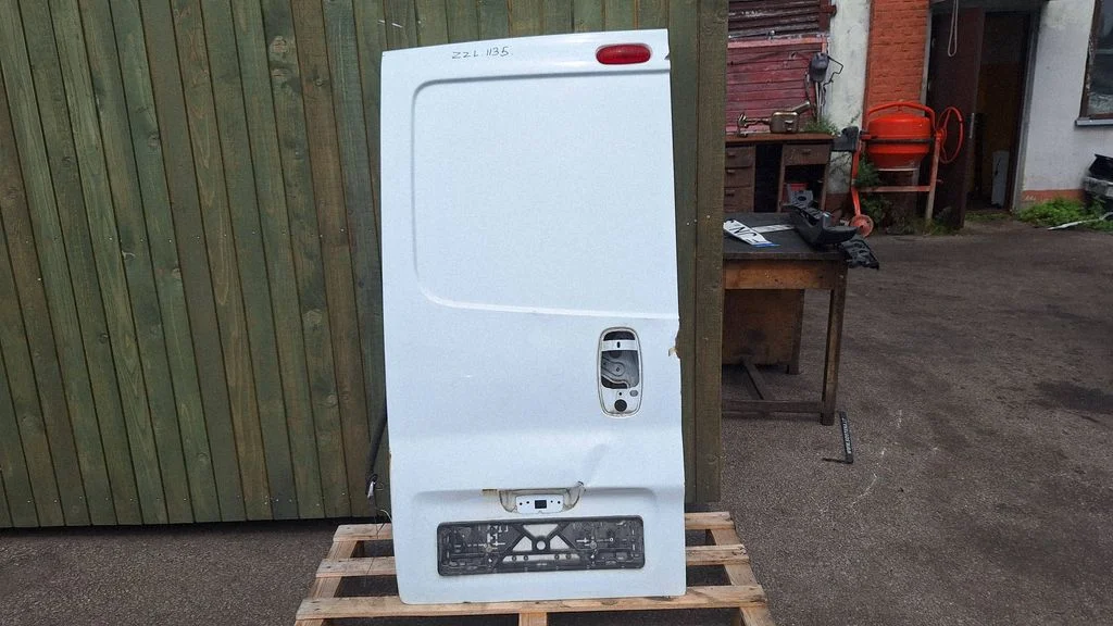 Back/rear loading door – left