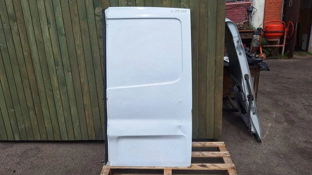Back/rear loading door – right