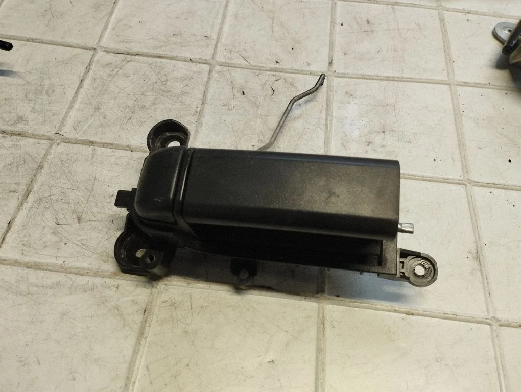 Sliding door interior handle – Mazda 5 (2005-2010)