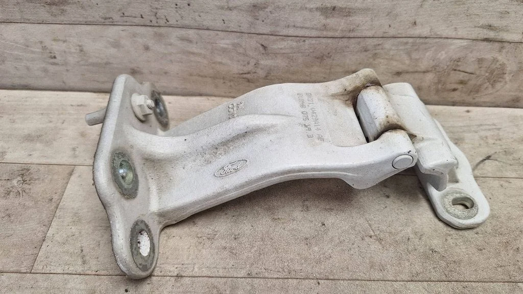 Loading door lower hinge – Ford Transit Custom (2013-2023)
