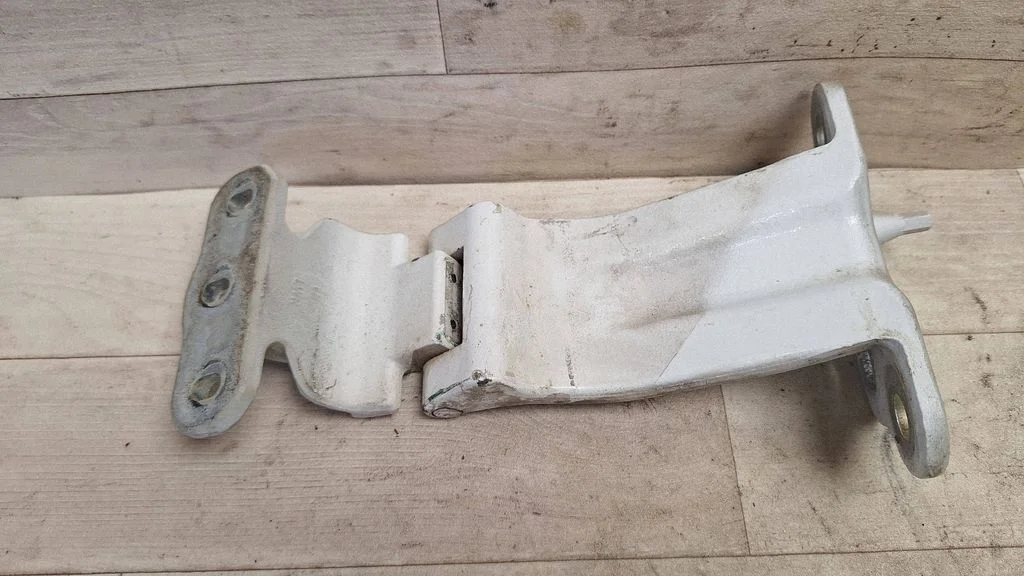 Loading door lower hinge – Ford Transit Custom (2013-2023)