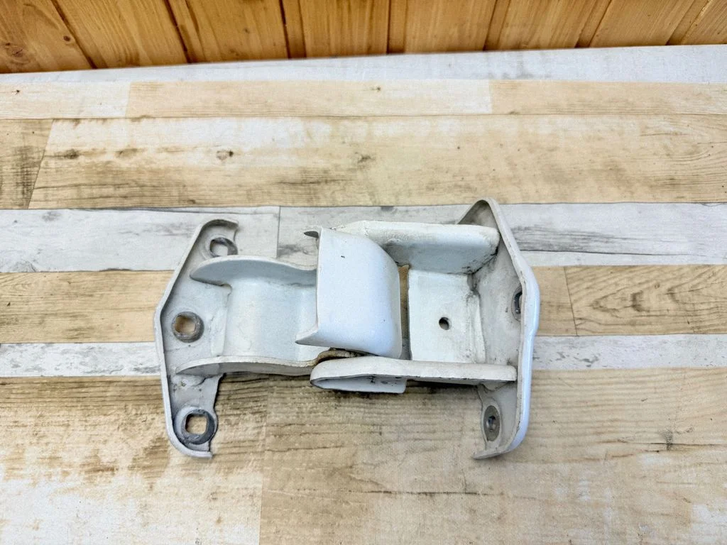Laadimisukse ülemine hing – Renault Trafic II (X83) (2001-2014)