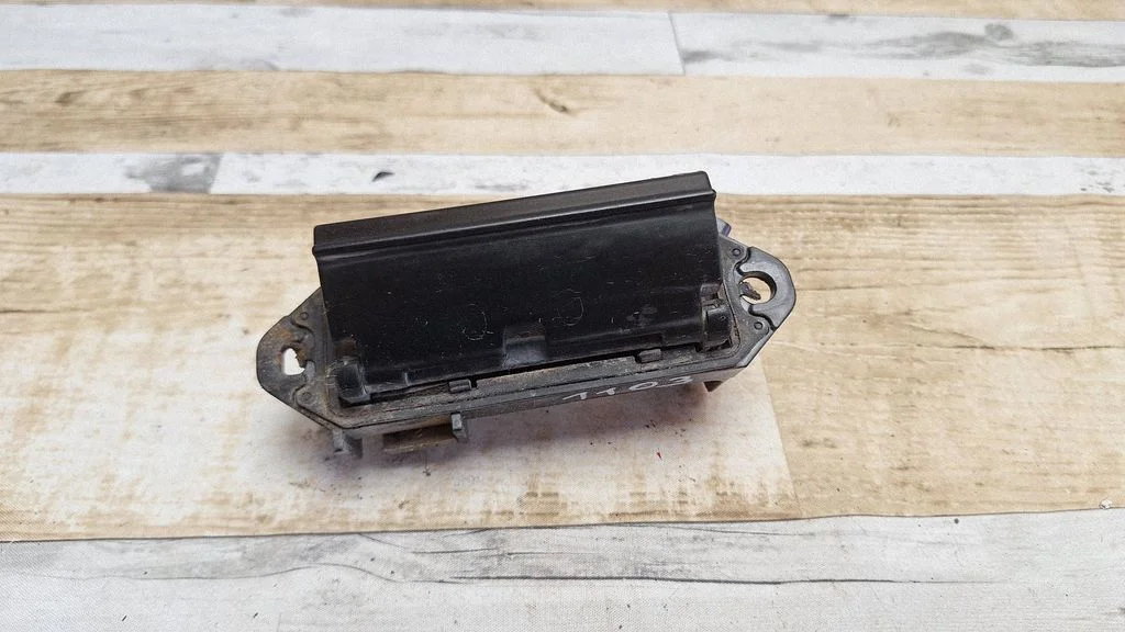 Laadimisukse välimine käepide – Toyota Corolla Verso E121 (2001-2004)