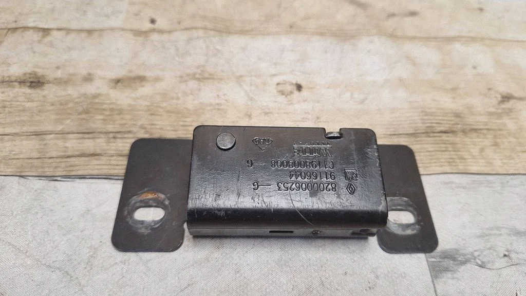 Laadimisukse luku vastus – Renault Trafic II (X83) (2001-2014)