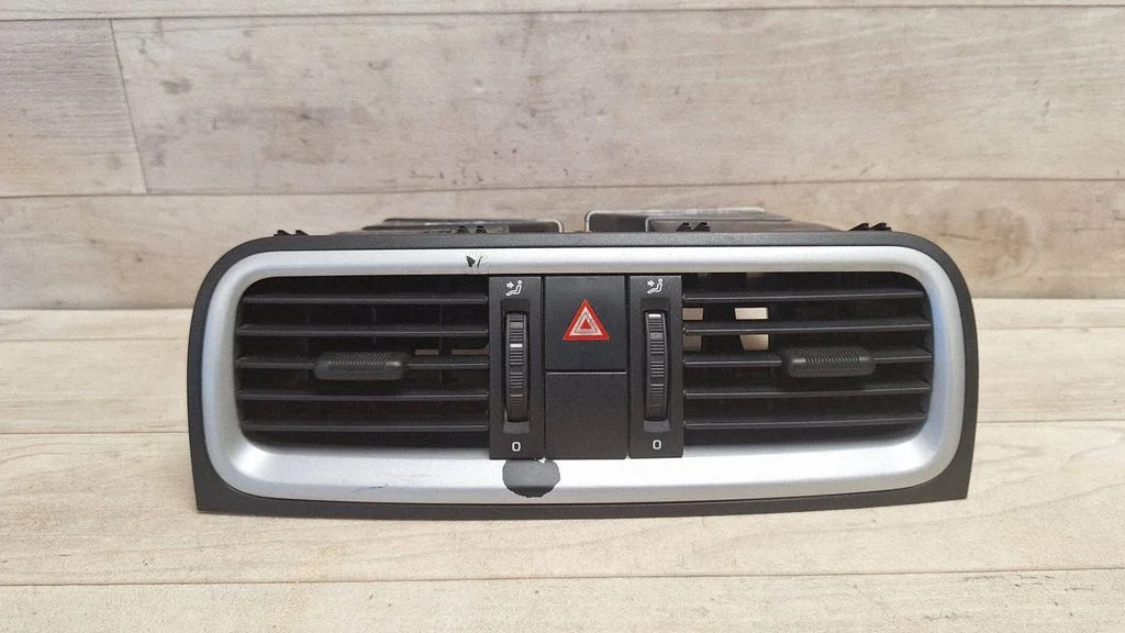 Dash center air vent grill 5J0820951S