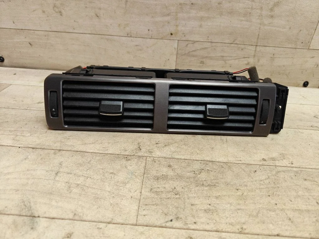 Dash center air vent grill 4B1820951