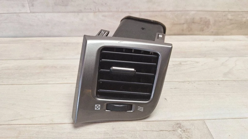 Dash center air vent grill 5565044080