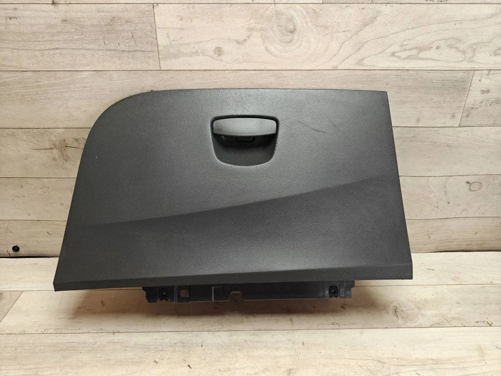Glove box 6J1857103A