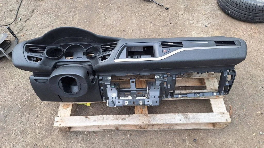 Dashboard 63040113